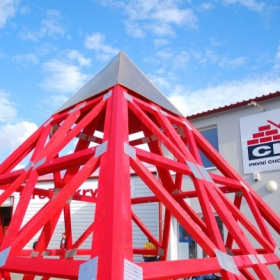 PRVNÍ PYRAMIDA z příhradových vazníků na Moravě